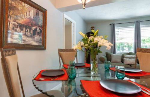 Palm Paradise-Seaside Home w Heated Saltwater Pool - Photo 10