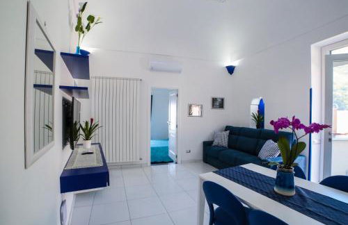 Admiring Amalfi - Photo 40