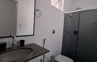 Apartamento 3 quartos no bairro Floresta, na melhor localização de BH, próximo às principais avenidas, ao lado do colégio Batista, com supermercado, farmácia e bares na esquina - Foto 8