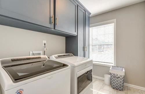 Patio with Fireplace Spacious Sharpsburg Home! - Foto 28