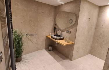 Wellness Apartment mit Sauna, Outdoor Whirlpool & Kamin - Foto 12