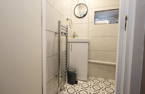 Modern Comfort 4 Bedrooms and Great Location - Foto 36