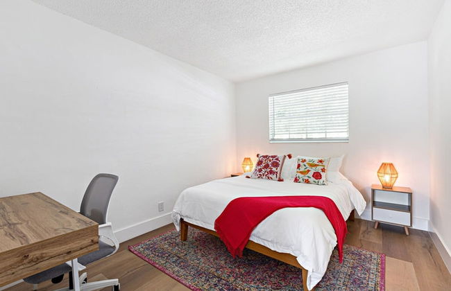 Stylish 2 BR Condo - Close to Riverwalk - Photo 12