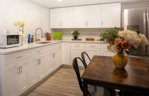 Modern Cozy Bright 2BR Lower Unit w private entry - Foto 12
