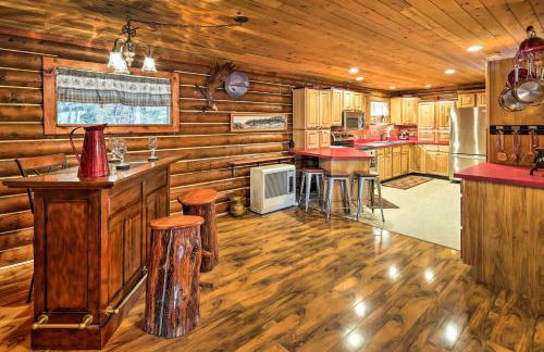 Lodge 88 - Steps to Weiner Lake with Dock and Boat! - Foto 12