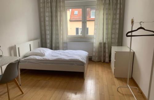 Furnished room in a shared appartment, ideal for students - Foto 2