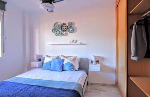 Blue Marine Home - Parking, Pool, AC, WiFi - Photo 15