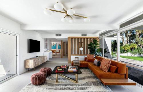 Monterey Manor Interior Designed Home Plus Pool - Photo 18