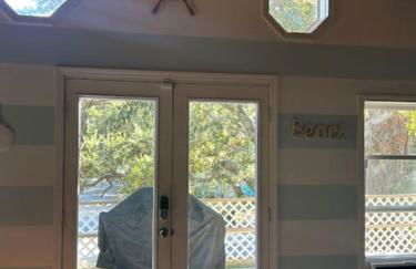 Playing Hookie LLC - Foto 10