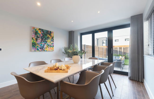 Elliot Oliver - 2 The Old Surgery: Stunning 4 Bedroom Home With Parking In Cheltenham - Photo 7