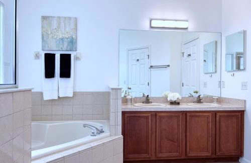 Lovely 4 Bed 3 Bath Pool Home with Spa-5330CVL home - Foto 15