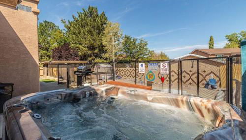 Spacious Family Home with Pool, Hot Tub, Fast Wifi - Foto 2