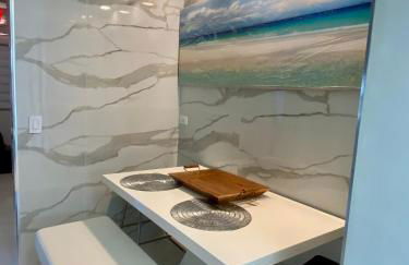 Luxurious remodeled direct Waterfront apartment with Miami skyline view- Free parking- 5min drive to Miami Beach - Foto 2