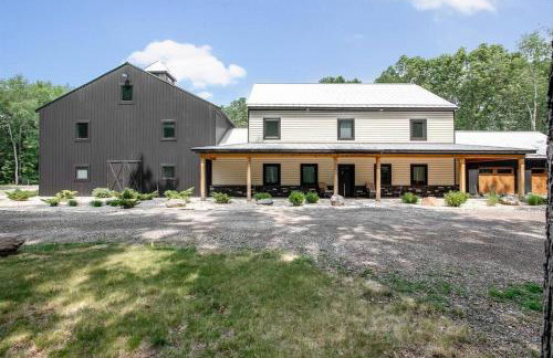 38-Acres of Luxury: 9BR, Indoor Pool, Gym, Near ND - Foto 20