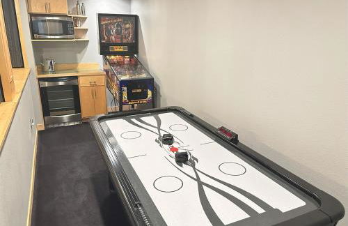 Luxurious Getaway Pool Hot Tub Theater Gym Outdoor Kitchen BBQ 2 Miles to Disney - Foto 12