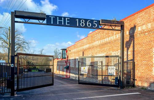 One-Of-A-Kind! Roll Up Garage Door-Pool, Speakeasy - Foto 30