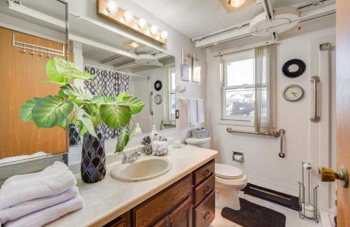 Walk to Crooked Lake Beach and Dtwn! Home with Patio - Foto 21