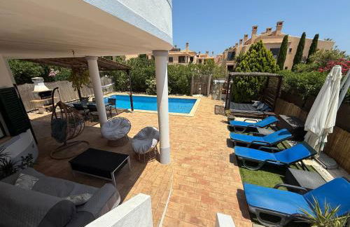 Spacious 3 bedroom villa with pool - Foto 6