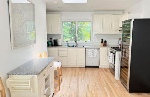 Amazing Southampton Home with Private Heated Pool - Foto 33