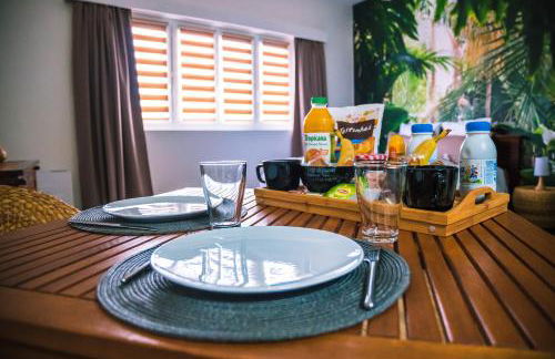 SECRET SUITE "Jungle" - Jacuzzi privatif - Gare RER C - Proche Paris - Foto 2