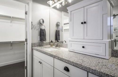 Beautiful 3 Bedroom Private home with easy access - Foto 20