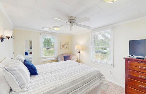 Dog-friendly coastal home with enclosed yard and boat parking available - Foto 10