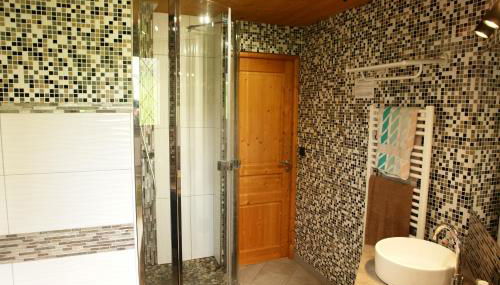 Très beau T3 en rez de jardin à 5 minutes de la station de Carroz - Foto 4