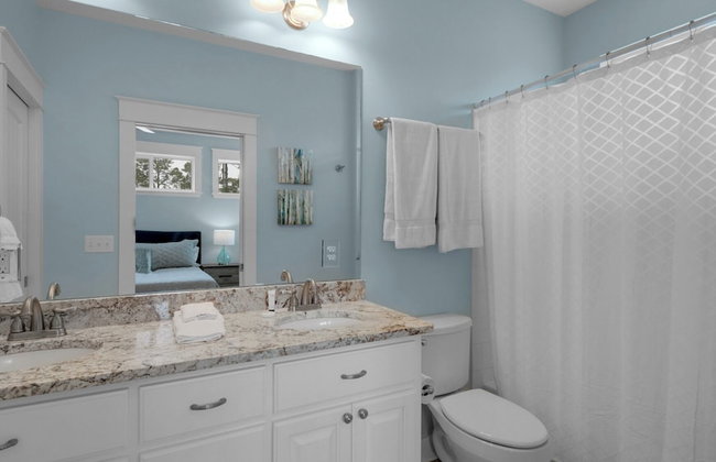 Beach Cottage w/ Backyard Oasis - Quiet Neighborhood in BMB - Foto 17