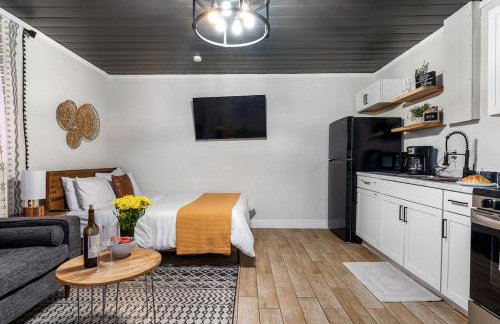 Mins to Beach - Studio Home- Walk to Downtown - Free Parking - Foto 9