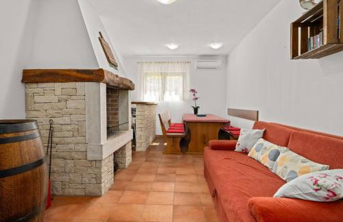 Holiday Home Mla i - Three Bedroom Holiday Home with Pool - Photo 3