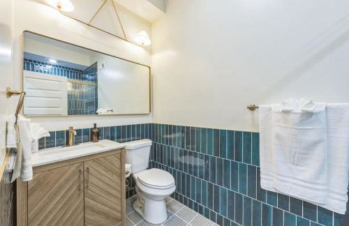 Bi-Level 2BR w Rooftop - Sleeps 12 - 10 min to DT - Foto 15