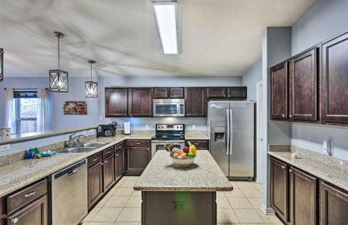 Spacious Navarre Retreat with Fenced-In Yard! - Foto 1