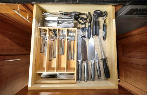 Retro Studio! Pool, Hot Tub, Free Parking & WiFi - Foto 10