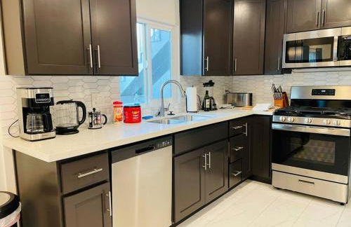 Your Downtown Home With California King Bed Unit A - Photo 4