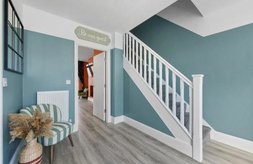 4-Bedroom Stunning Luxe, Spacious & Stylish Design House Bolton, Sleeps 11, with Parking Central Bolton, Links to Manchester, Pet-Friendly, Best For Groups! WORK CONTRACTORS SPECIAL OFFER! - by Blue Puffin Stays - Foto 24