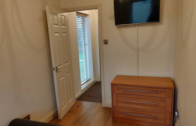 Waterfront Apartment In The Heart Of St Neots - Photo 6