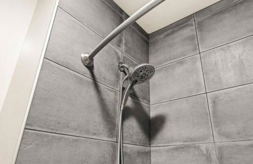 The Urban Loft - Stylish Industrial Living - Foto 13