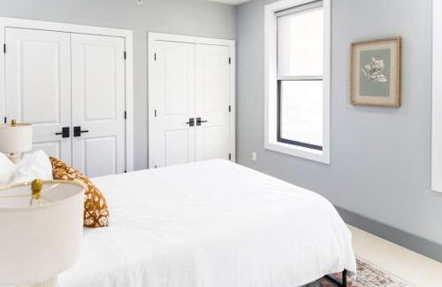 Stylish Two Bedroom Apartment with Free Indoor Parking - Foto 28