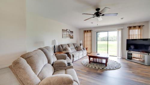 Walk to Lake Geataway with Yard in Inverness - Foto 3