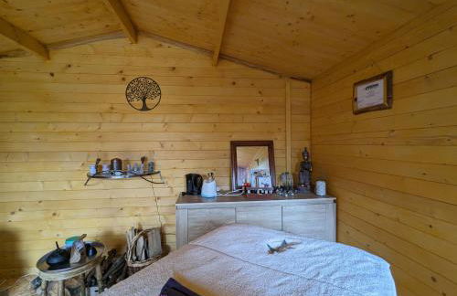 Roulotte cosy avec jacuzzi et spa, massages bien-être, nature et calme, près de Lyon - FR-1-582-477 - Foto 15