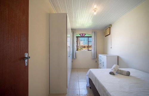 Casa Costeira 3Q perto da praia by Achei - Foto 10