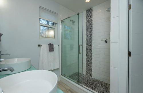 Spacious 4BR Mountain Retreat for 16 in Fairview - Foto 42