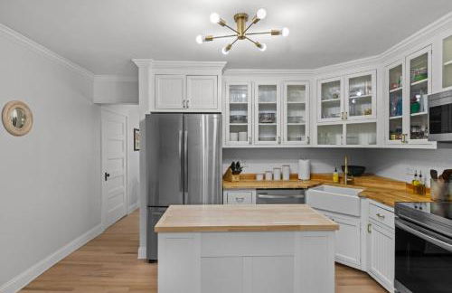 Imperial Porch Haven Cozy Fire Pit Fenced Yard - Foto 29