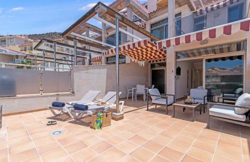 Cozy 2BR Retreat With Big Terrace, Peaceful Stay Minutes Away From the Beach - Foto 25