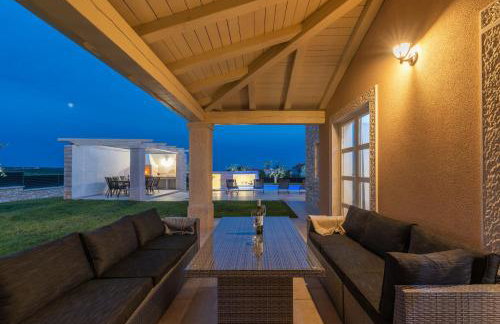 Villa Vistra, Brand New Luxury Villa with Poolbar - Foto 11