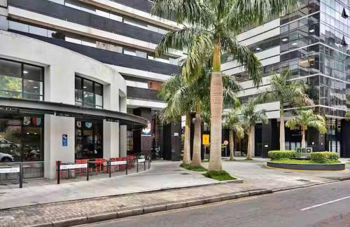 Studio 406 no Centro Cívico com Piscina Aquecida, Academia, Sauna e Garagem - Foto 18