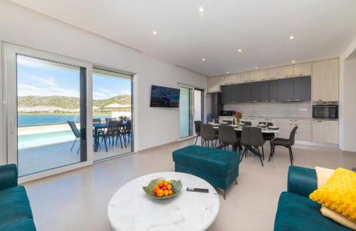 Familiy Villa Navis with heated pool - Photo 43