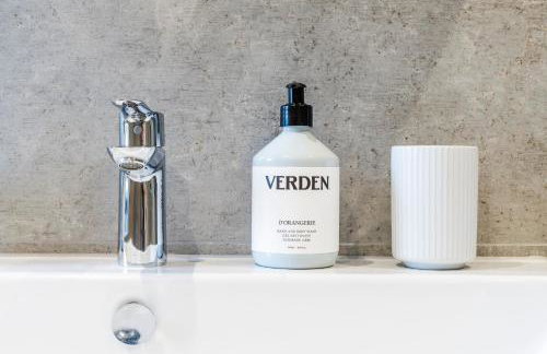 Cozy 3 Bedroom Terrace Cottage in Epsom - Photo 25