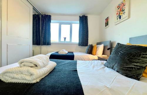 J&J stays 5 bedroom detached house in Peterborough with parking - Photo 12