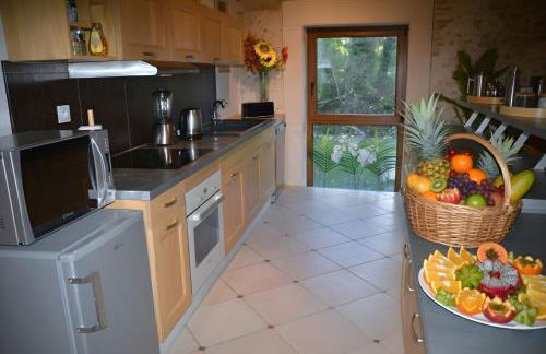 Cottage Mackinley, séjour spacieux et chaleureux, salon de jeux, grande salle à manger, 15 pers, Centre Historique, gare TER - Foto 34